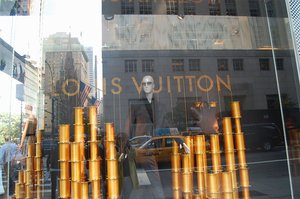 Louis Vuitton NY, © Karin Bratone